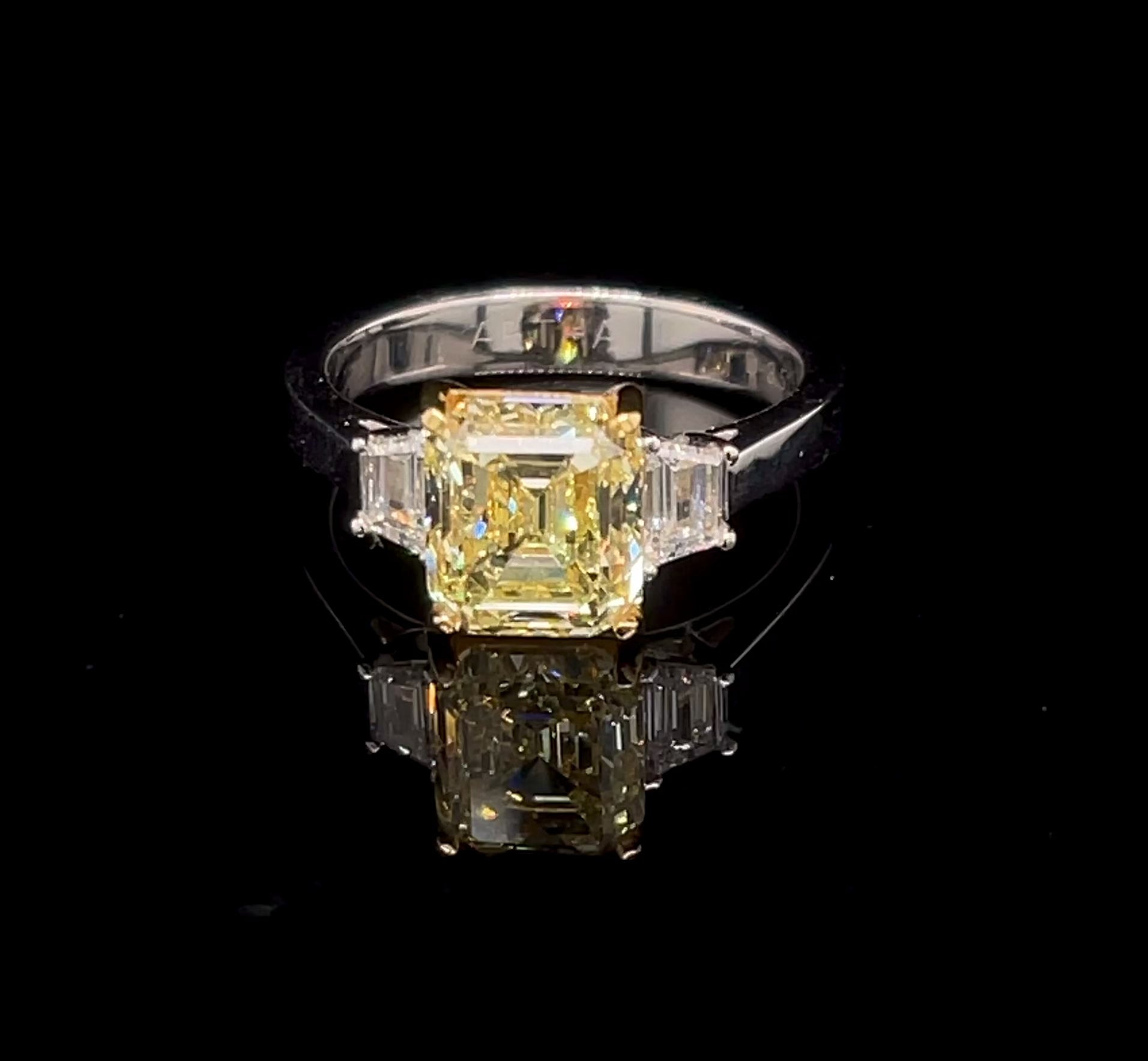 Ring yellow hot sale